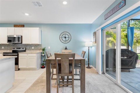 House in Winter Haven, Florida 5 bedrooms, 241.64 sq.m. № 1125678 - photo 6