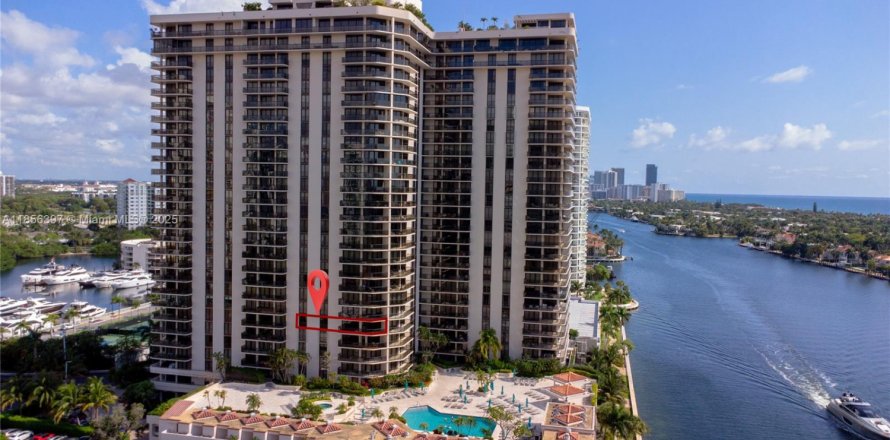 Condominio en Aventura, Florida, 2 dormitorios  № 1878553