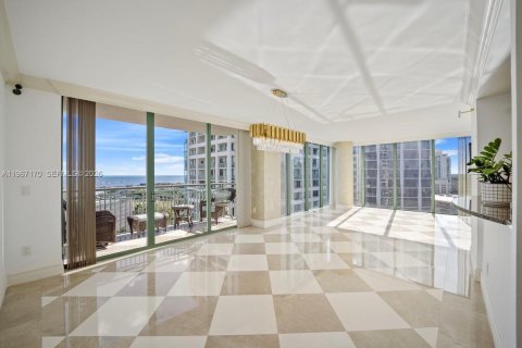 Condo in Miami, Florida, 3 bedrooms  № 2052989
