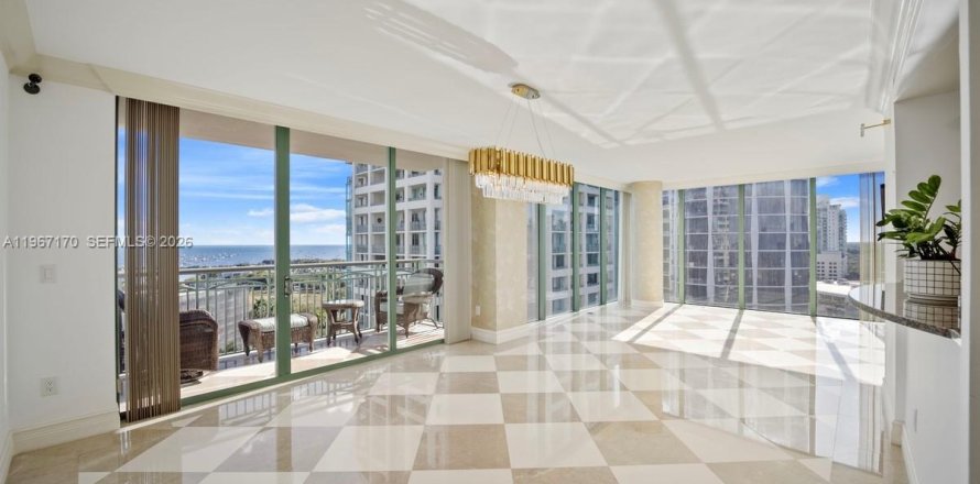 Condo in Miami, Florida, 3 bedrooms  № 2052989