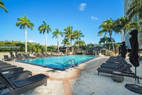 Condo in Miami, Florida, 3 bedrooms  № 2052989 - photo 20
