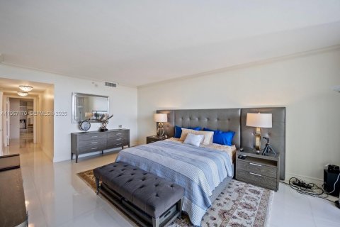 Condo in Miami, Florida, 3 bedrooms  № 2052989 - photo 8