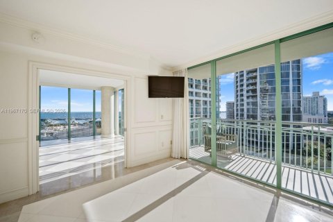 Condo in Miami, Florida, 3 bedrooms  № 2052989 - photo 14