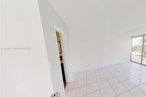 Copropriété à vendre à Miami Beach, Floride: 1 chambre, 85.47 m2 № 1963537 - photo 8