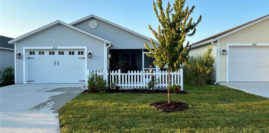House in The Villages, Florida 2 bedrooms, 113.99 sq.m. № 1886940