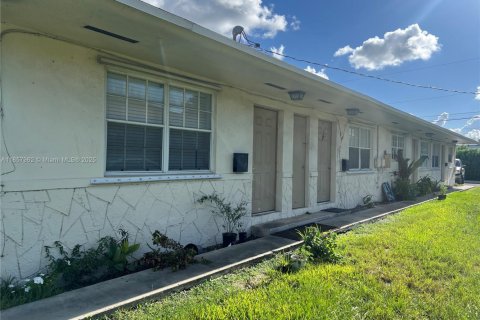 Снять в аренду виллу или дом в Хомстед, Флорида 1 спальня, 60.39м2, № 1882346 - фото 3