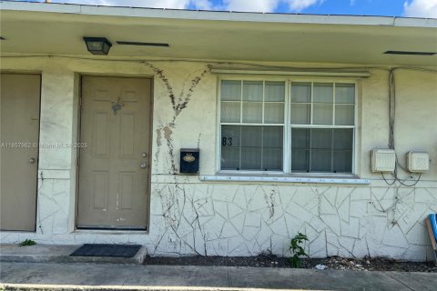 Снять в аренду виллу или дом в Хомстед, Флорида 1 спальня, 60.39м2, № 1882346 - фото 2