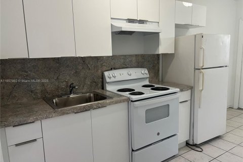 Снять в аренду виллу или дом в Хомстед, Флорида 1 спальня, 60.39м2, № 1882346 - фото 7