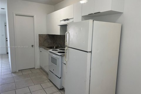 Снять в аренду виллу или дом в Хомстед, Флорида 1 спальня, 60.39м2, № 1882346 - фото 8