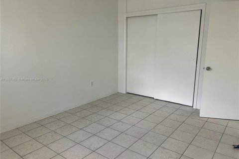 Снять в аренду виллу или дом в Хомстед, Флорида 1 спальня, 60.39м2, № 1882346 - фото 11