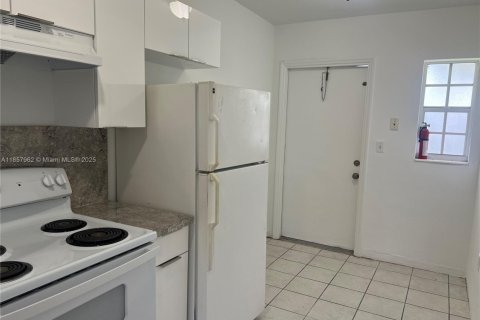 Снять в аренду виллу или дом в Хомстед, Флорида 1 спальня, 60.39м2, № 1882346 - фото 10