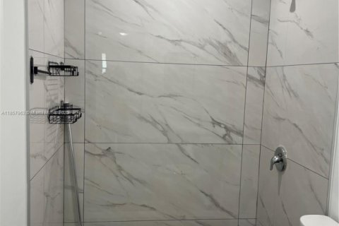 Снять в аренду виллу или дом в Хомстед, Флорида 1 спальня, 60.39м2, № 1882346 - фото 15