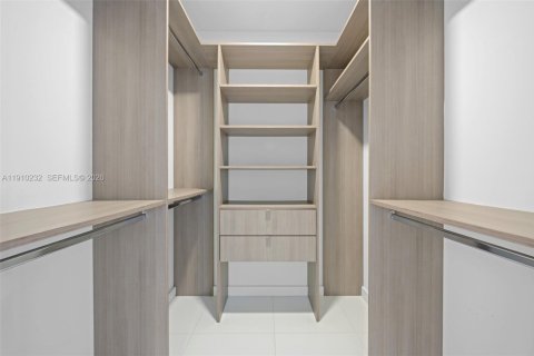 Condo in Miami, Florida, 1 bedroom  № 2053058 - photo 20