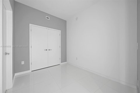 Condo in Miami, Florida, 1 bedroom  № 2053058 - photo 13