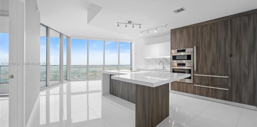 Condo in Miami, Florida, 1 bedroom  № 2053058