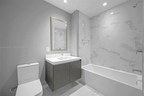 Condo in Miami, Florida, 1 bedroom  № 2053058 - photo 16