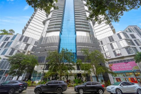 Condo in Miami, Florida, 1 bedroom  № 2053058 - photo 27