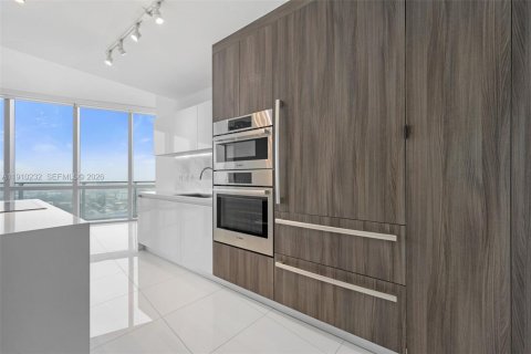 Condo in Miami, Florida, 1 bedroom  № 2053058 - photo 5