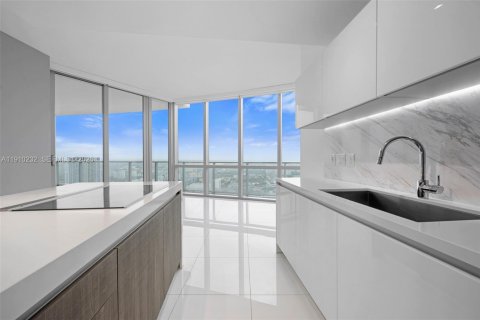 Condo in Miami, Florida, 1 bedroom  № 2053058 - photo 7