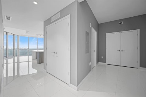 Condo in Miami, Florida, 1 bedroom  № 2053058 - photo 12