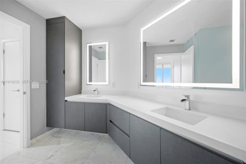 Condo in Miami, Florida, 1 bedroom  № 2053058 - photo 21