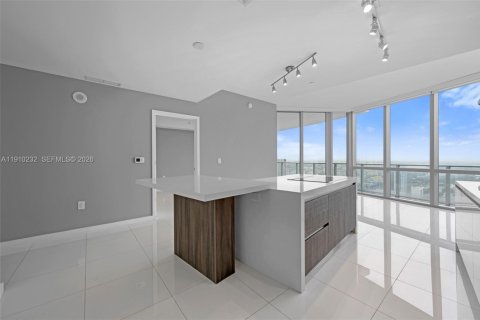 Condo in Miami, Florida, 1 bedroom  № 2053058 - photo 4