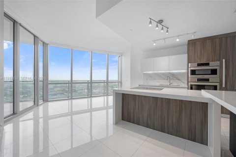 Condo in Miami, Florida, 1 bedroom  № 2053058 - photo 2