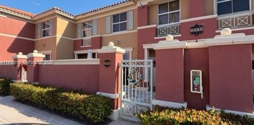 Condominio en Doral, Florida, 2 dormitorios № 2152642