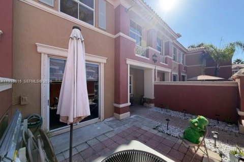 Condominio en venta en Doral, Florida, 2 dormitorios, 91.04 m2 № 2152642 - foto 8