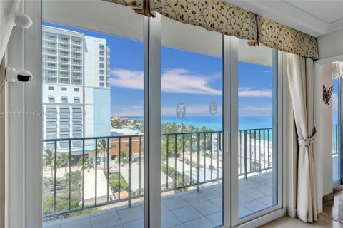 Condominio en venta en Hollywood, Florida, 1 dormitorio, 77.11 m2 № 1889850 - foto 24
