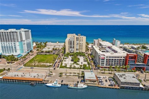 Condominio en venta en Hollywood, Florida, 1 dormitorio, 77.11 m2 № 1889850 - foto 1