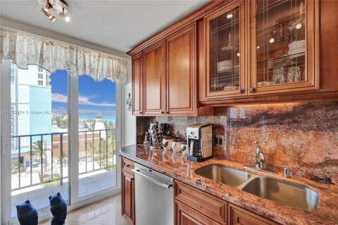 Condominio en venta en Hollywood, Florida, 1 dormitorio, 77.11 m2 № 1889850 - foto 10