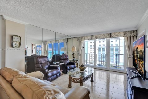 Condominio en venta en Hollywood, Florida, 1 dormitorio, 77.11 m2 № 1889850 - foto 5