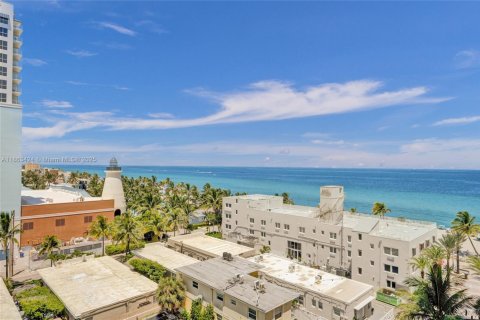 Condominio en venta en Hollywood, Florida, 1 dormitorio, 77.11 m2 № 1889850 - foto 27