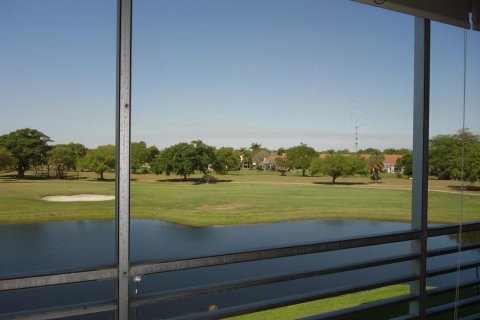 Condo in Pompano Beach, Florida, 3 bedrooms № 2249548 - photo 15