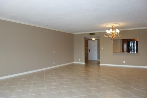 Condo in Pompano Beach, Florida, 3 bedrooms № 2249548 - photo 23