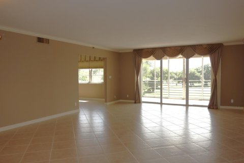 Condo in Pompano Beach, Florida, 3 bedrooms № 2249548 - photo 19