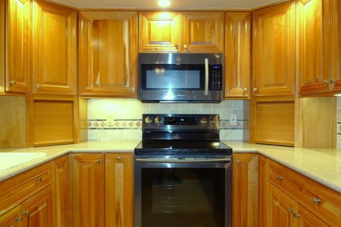 Condo in Pompano Beach, Florida, 3 bedrooms № 2249548 - photo 5
