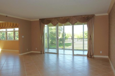 Condo in Pompano Beach, Florida, 3 bedrooms № 2249548 - photo 14