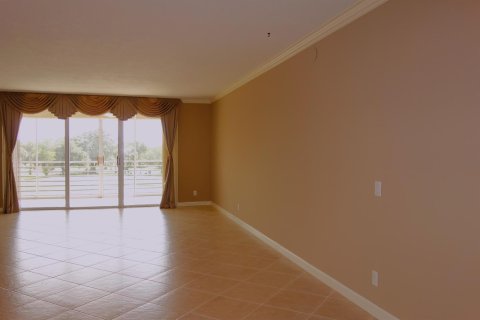 Condo in Pompano Beach, Florida, 3 bedrooms № 2249548 - photo 25