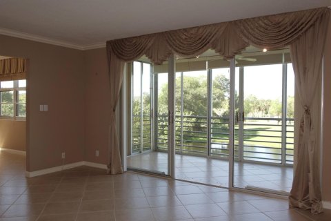 Condo in Pompano Beach, Florida, 3 bedrooms № 2249548 - photo 17