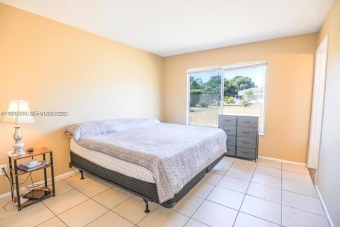 House in Port St. Lucie, Florida 3 bedrooms, 109.25 sq.m. № 2038725 - photo 10