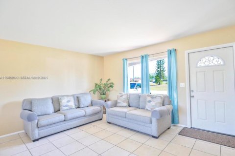 House in Port St. Lucie, Florida 3 bedrooms, 109.25 sq.m. № 2038725 - photo 6