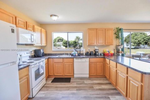 House in Port St. Lucie, Florida 3 bedrooms, 109.25 sq.m. № 2038725 - photo 21