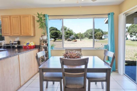 House in Port St. Lucie, Florida 3 bedrooms, 109.25 sq.m. № 2038725 - photo 7