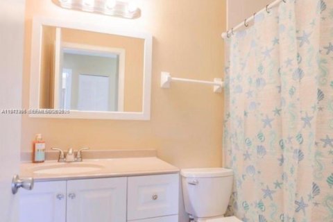 House in Port St. Lucie, Florida 3 bedrooms, 109.25 sq.m. № 2038725 - photo 15