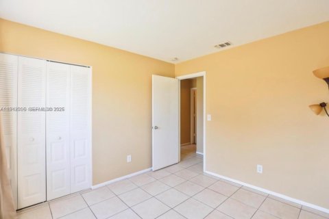 House in Port St. Lucie, Florida 3 bedrooms, 109.25 sq.m. № 2038725 - photo 14