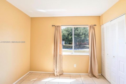 House in Port St. Lucie, Florida 3 bedrooms, 109.25 sq.m. № 2038725 - photo 13