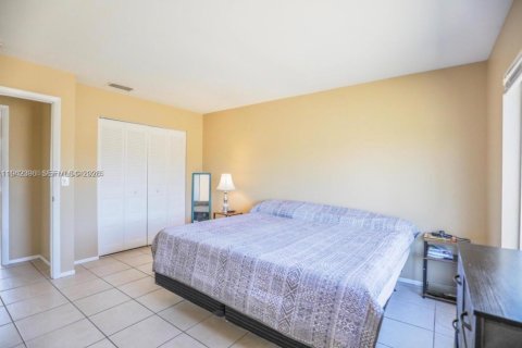 House in Port St. Lucie, Florida 3 bedrooms, 109.25 sq.m. № 2038725 - photo 9