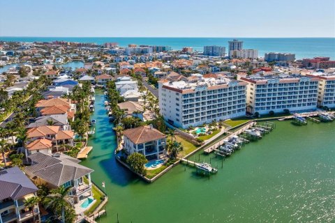 Condo in Redington Shores, Florida, 3 bedrooms  № 1815552 - photo 1